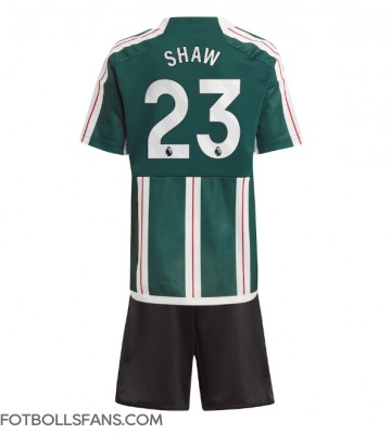 Manchester United Luke Shaw #23 Replika Bortatröja Barn 2023-24 Kortärmad (+ Korta byxor)